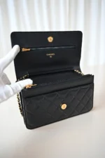 Chanel Classic Quilted Wallet on Chain (WOC) 19,2 cm – Bild 5