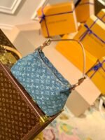 Borsa Louis Vuitton Monogram Denim Baggy PM in tela denim blu. – Bild 2