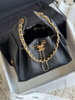 Borsa Chanel 25 Drawstring Bucket in pelle nera