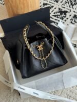 Borsa Chanel 25 Drawstring Bucket in pelle nera – Bild 2