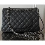 Chanel Classic Flap Bag 11.12 in pelle Caviar nera con finiture argentate – Bild 2
